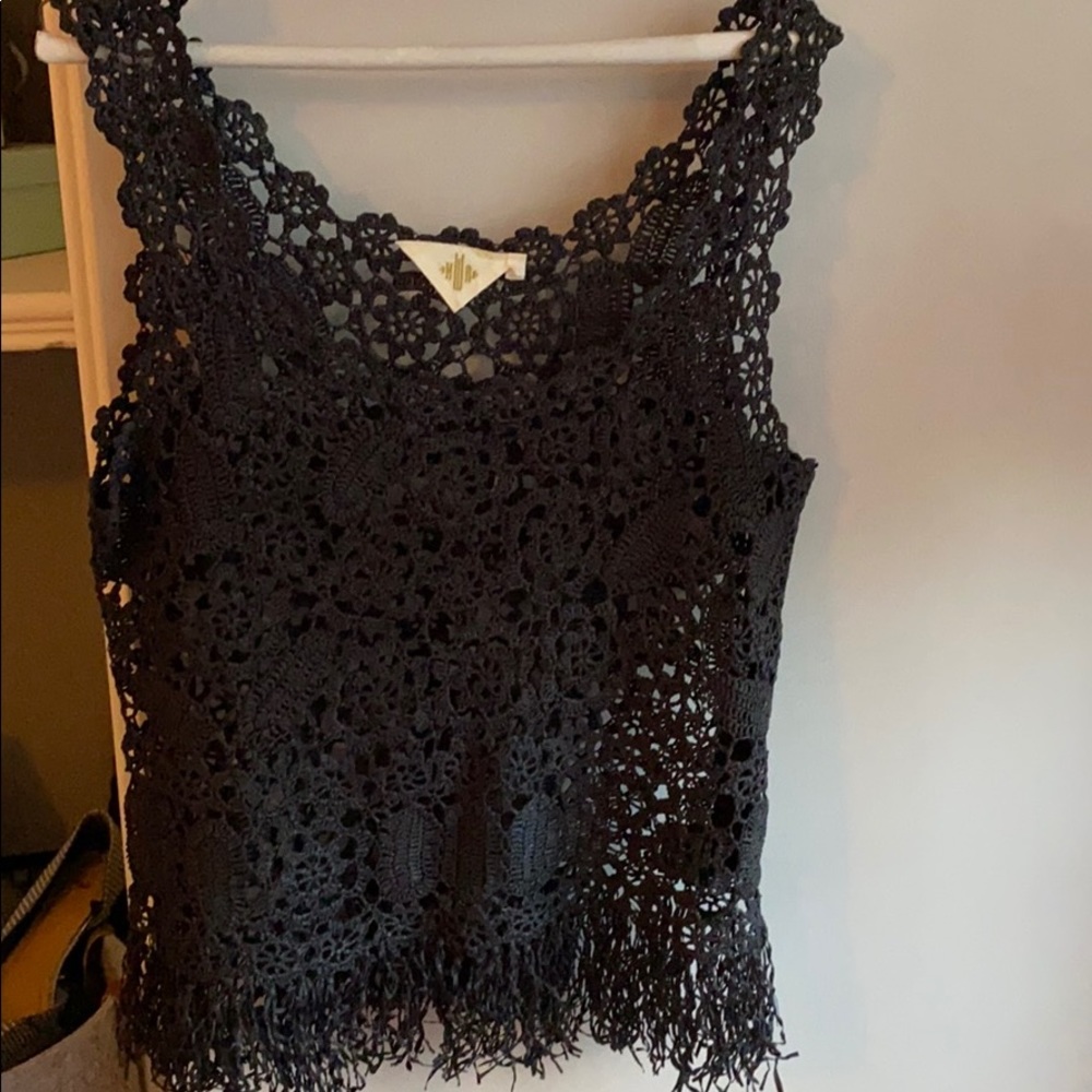 5/$25! EUC Lacey top with fringe